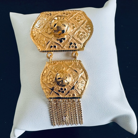 Vintage Jewelry - 21K Yellow Gold Vintage Filigree Dangle Brooch Pendant with Chain Fringe